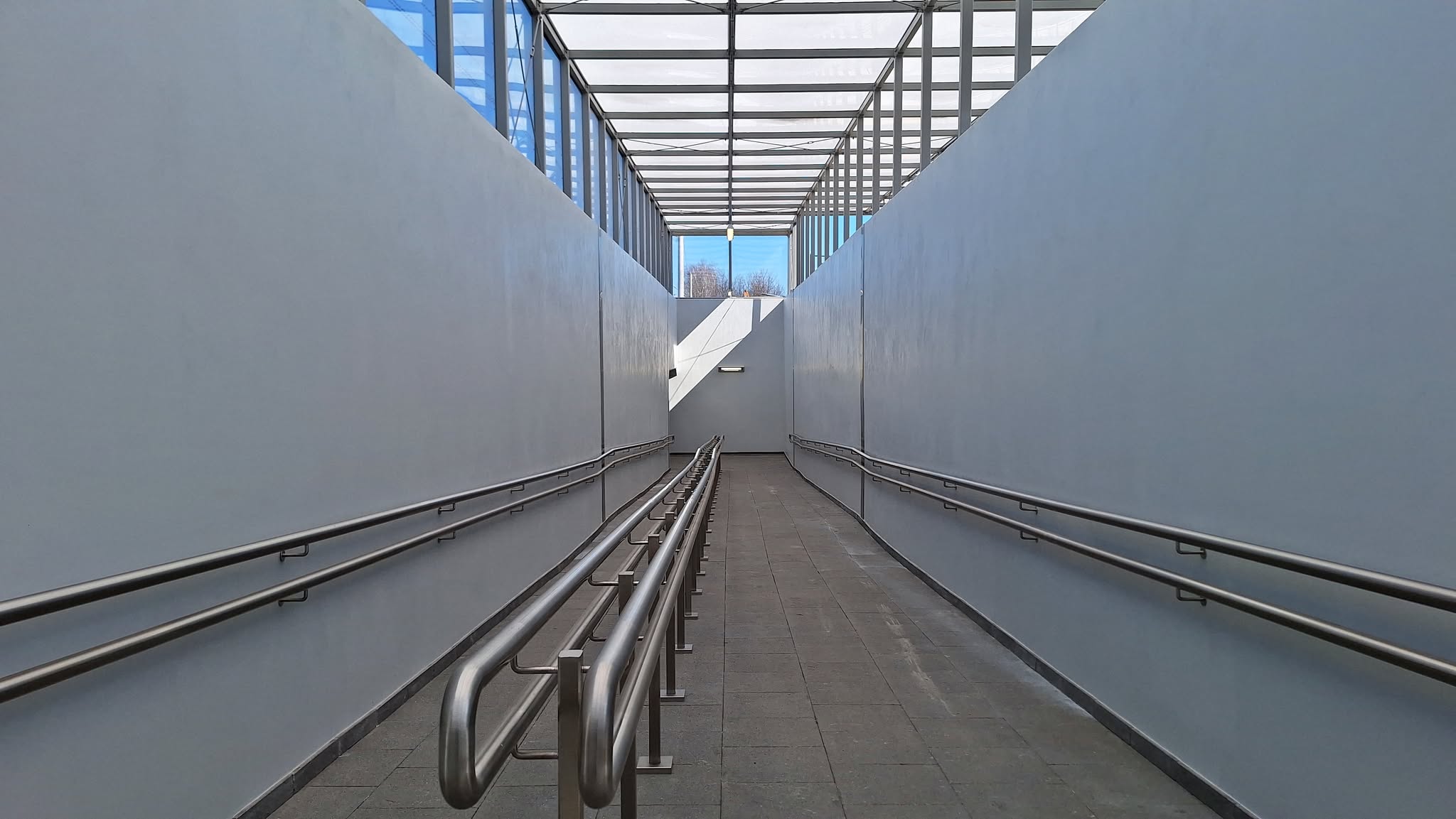 Przejście dla pieszych i rowerów oraz wózków przy ul. Anieli Krzywoń